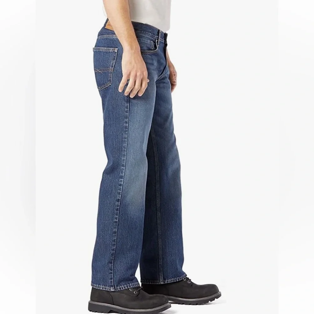 (B51) Signature Levi’s Strauss Relaxed Fit Flex Performance Jeans, Sz 30x30, NWT